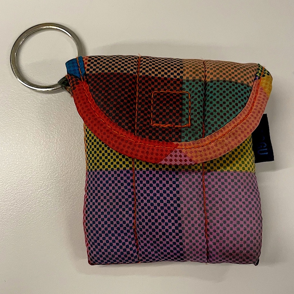 BAGGU puffy earbuds case in Madras no. 1 plaid